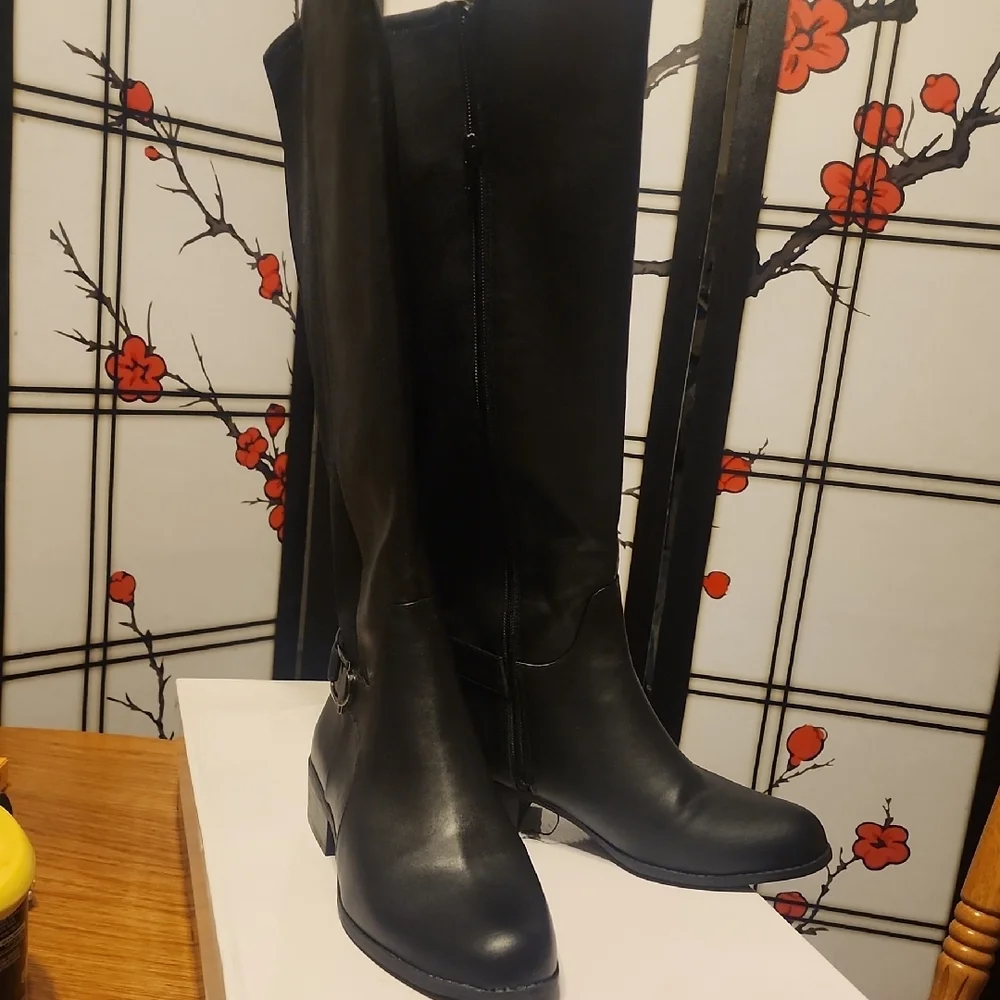 Alfani Elegant Black Ankle Boots - Picture 6 of 9